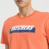 Camiseta de manga curta com estampa Skechers para homem, vermelha