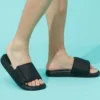 Chinelos desportivos de salto baixo com velcro, pretos