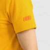 Skechers Sport para homem com estampado de letras, manga curta, cor dourada