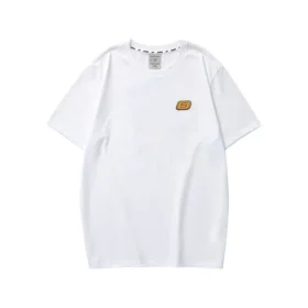 T-shirt com estampado “Branco Preto Vermelho”